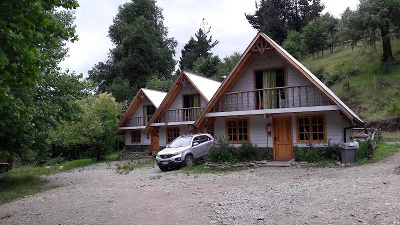 Fachada del recinto Termas Río Liquiñe