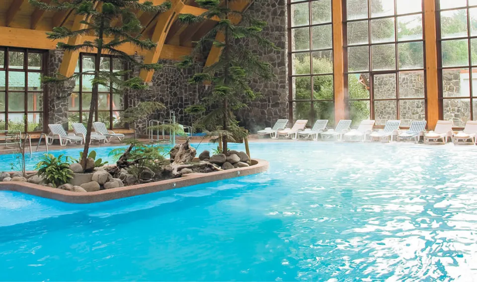 Piscina interior de Hotel Termas de Puyehue